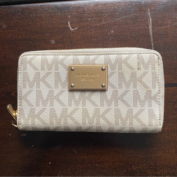 Michael Kors Shoulder Purse/Wallet Set - Picture 6 of 8